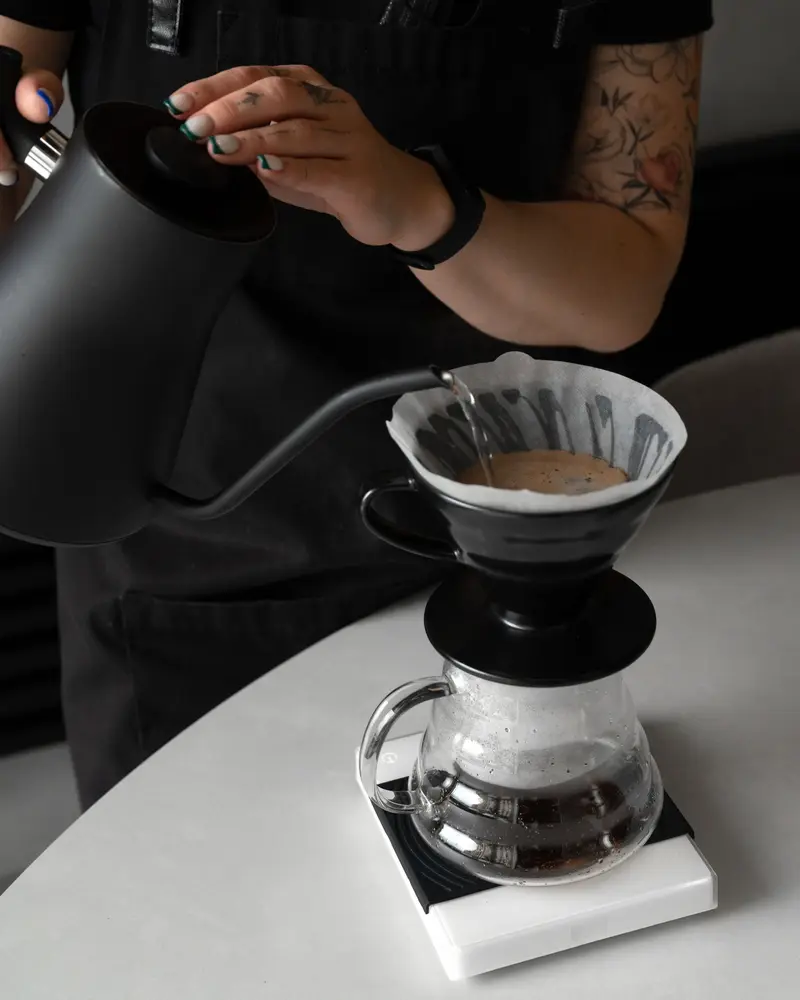 Kopi diseduh dengan metode pour over